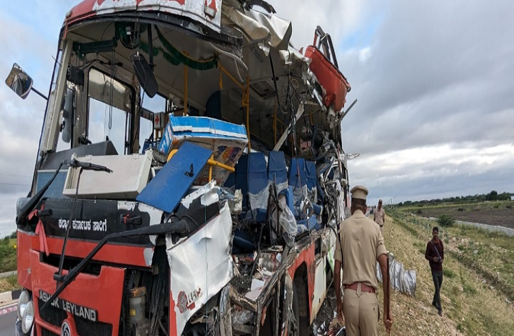 ಕೆಎಸ್ಆರ್ಟಿಸಿ ಬಸ್ ಮತ್ತು ಲಾರಿ ನಡುವೆ ಭೀಕರ ಅಪಘಾತ, ಐವರು ದುರ್ಮರಣ...