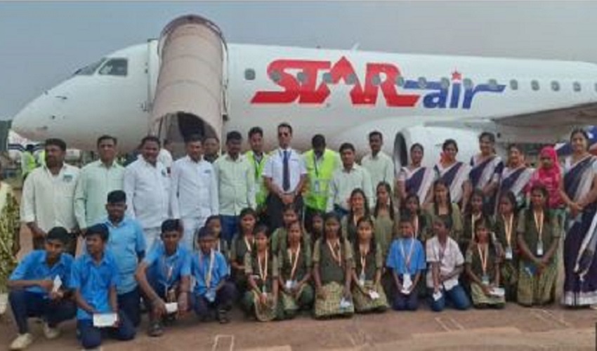 school children plane tour
